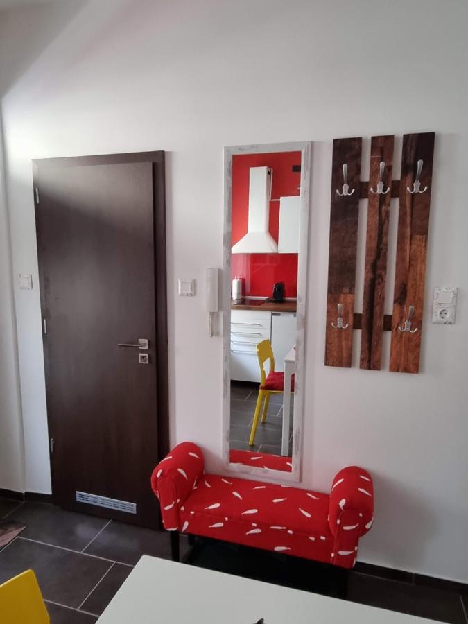 דירות סגד Flora Apartman מראה חיצוני תמונה